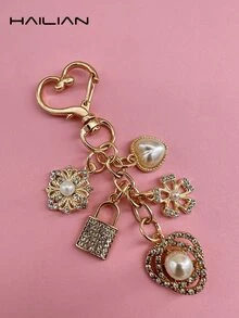 HAILIAN A Bag Pendant Made Of Alloy With Flowers, Pearls And Locks, Inlaid With Diamond Five-Petal Flowers, Round Pearls And Beautiful Hearts. It Can Be Used As A Bag Pendant, Car Keychain, Or As A Small Gift For Family, Friends And Lovers. - Gold - View 5