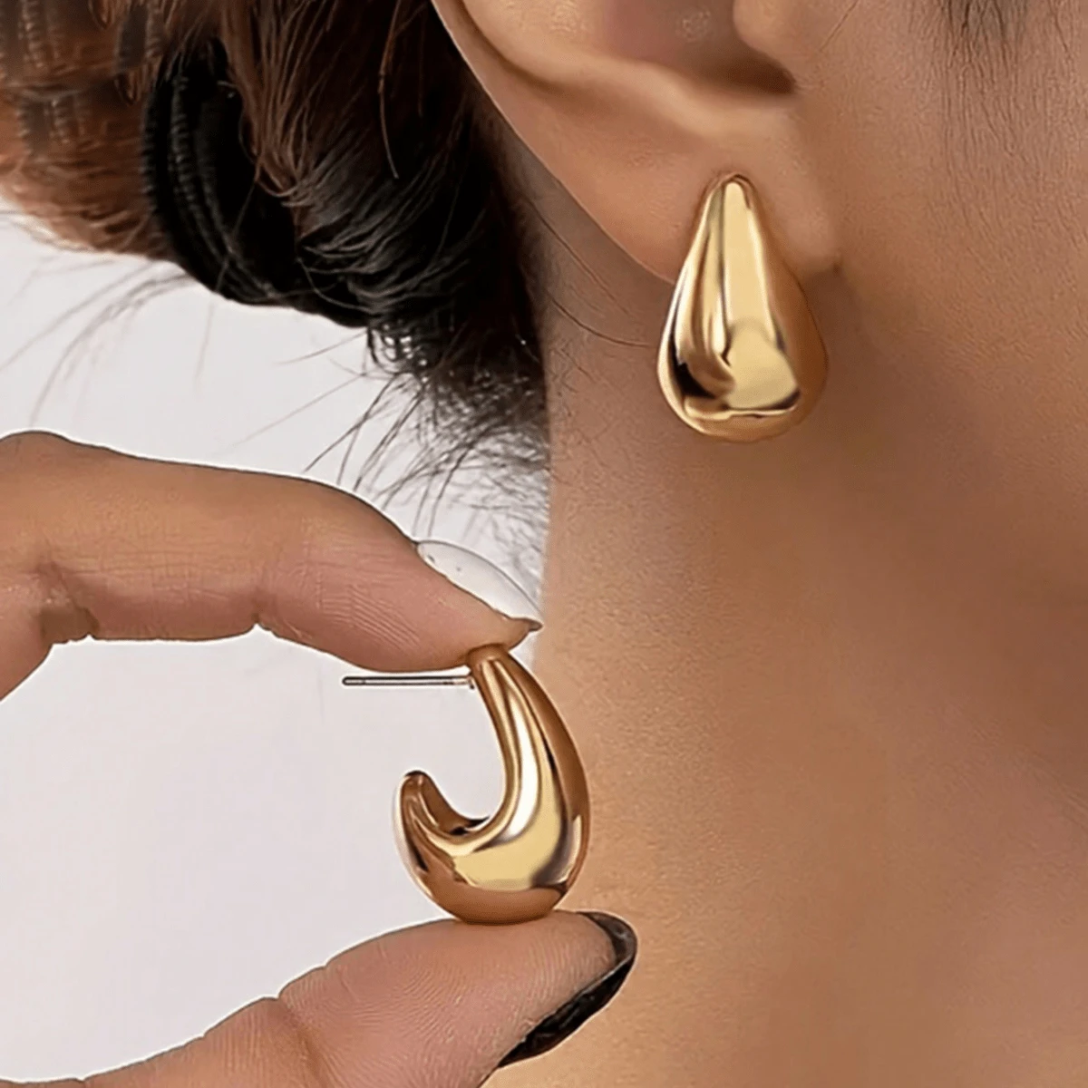 1 Pair Women's Europe & America Style Water Drop Earrings Valentine's Day Accessories - A - View 1