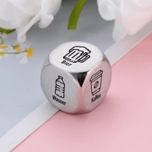 Entscheidungswürfel für Getränke, personalisiertes Paar-Jahrestags-Geschenk, Würfel für Date Night, personalisiertes Geschenk für Paar, in Spanisch und Deutsch gravierte Würfel, Geschenk für Ihn und Sie, kommt in schwarzer Schmuckbox