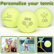 1 个可定制网球，3 种设计选择，采用厚羊毛毡制成，可牢牢抓住球面，高弹性合成纤维训练网球，耐用，适合高级训练，适合作为网球队队长的纪念品或赛季结束/节日礼物