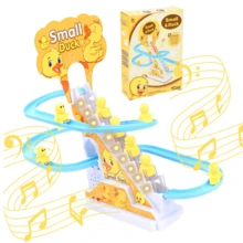 Pista de Pato Escorregador Divertida Com 9 Filhotes Luzes e Sons - Amarelo - Visão 4