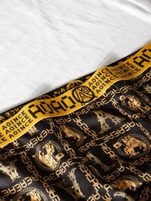 5条装男士时尚印花平角内裤，采用透气柔软、弹性舒适的面料制成。奢华的金色与经典的黑色配色设计，裤腿开口不易卷边，弹性十足且吸湿排汗，适合跑步和日常穿着，是每个人必备的内衣之选。