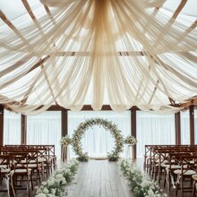 Drapé de voûte en tulle doux couleur or champagne, écharpe de chaise, suspendu au plafond - en polyester, sans plumes, convient pour la Saint-Valentin, les mariages, les anniversaires, les remises de diplômes - décoration polyvalente de fête, convient pour Pâques, Thanksgiving, Nouvel An, fond de décor de fête de remise des diplômes