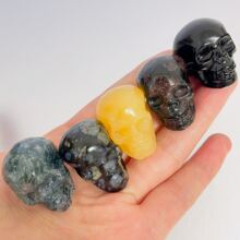 Hand-Carved Natural Crystal Human Skull Carvings, Figure Carvings, Natural Stone, Loose Gemstone, Sodalite, Clear Quartz, Labradorite, Yooperlite, Que Sera, For Gift, Crystal Collection, Home Decoration, Desktop Decor.