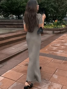 春夏女士优雅针织连衣裙，精致职业装，新款撞色短袖Polo领针织连衣裙，毕业季服装，复古风，女士街头服饰 - 泥灰 - 查看 3