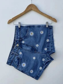 Women's Short Jeans Embroidered With Daisies, 100% Cotton Fabric – Romantic And Comfortable Style For Summer - Medium Wash - View 1