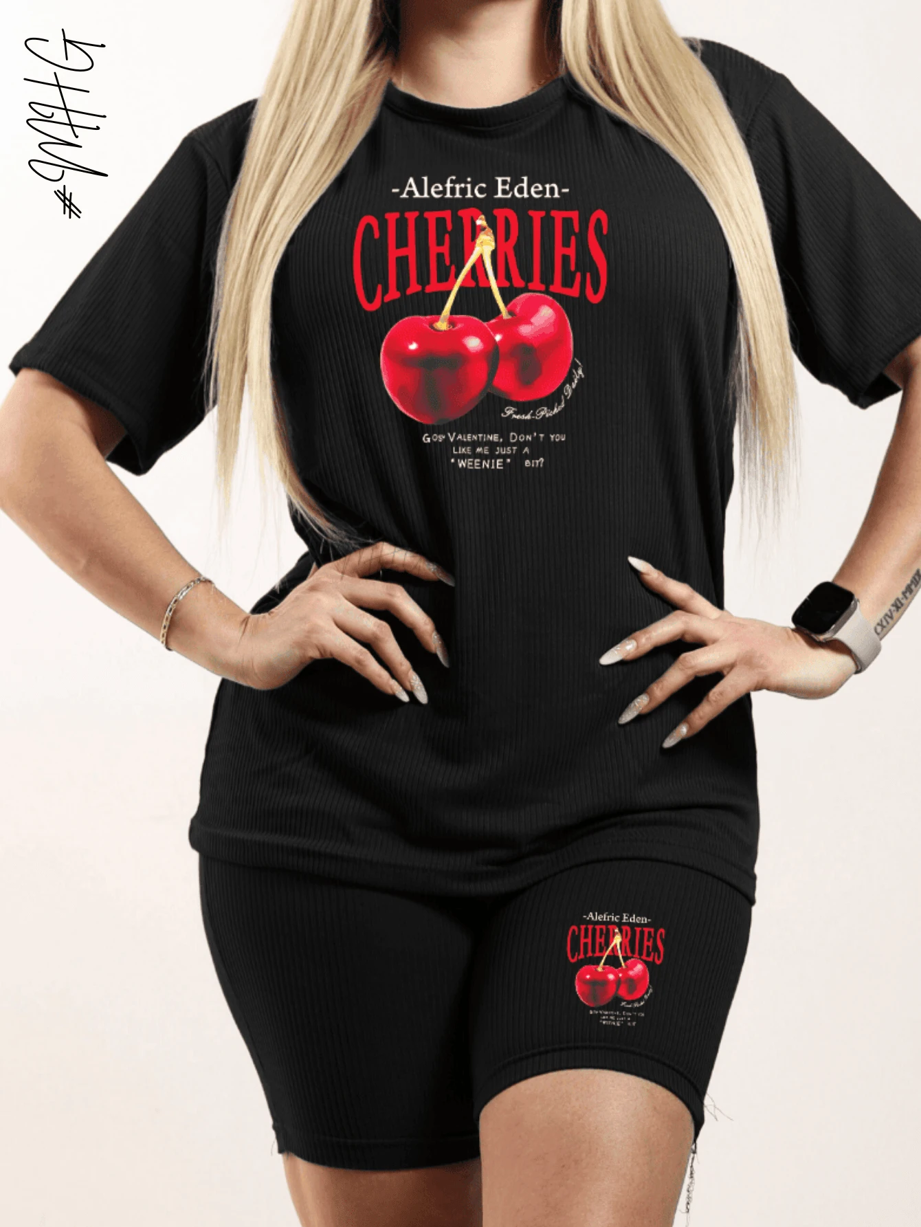 MHG Conjunto dos piezas para mujer con gráfico de cerezas y letras de moda con short biker ajustado y playera oversize fresca y amplia, ideal para ejercicio y Gym o uso diario - Negro - Ver 1