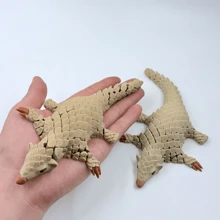 1 pièce de modèle mignon de pangolin imprimé en 3D, ornements de modèle animal, statues d'animaux en plastique réalistes, convient pour des cadeaux de fête, parfait pour la décoration de la maison, de la cafétéria, du bureau, idéal comme cadeau pour Noël, Pâques, Thanksgiving, Nouvel An et d'autres fêtes, ornements de statues pour la maison