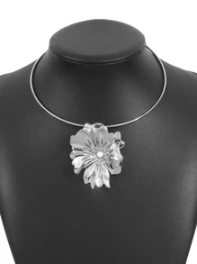 5 Stücke luxuriöses asymmetrisches Metall-Blumen-Halsketten-Set, charmantes Blumen-Armband, minimalistischer Ring, modische Ohrringe, eleganter hochwertiger Schmuck für Frauen