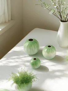 Um Vaso Esférico Dourado de Luxo Leve, Adequado para a Sala de Estar, Sala de Jantar, Escritório, Corredor...