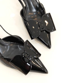 RevReaL Damen Lackleder Spitze Slingback Absätze - Eleganter Niedriger Kittenheel mit Schleifen Akzent, Luxus Party Hochzeit Sommer Elegant - Schwarz - Übersicht 2