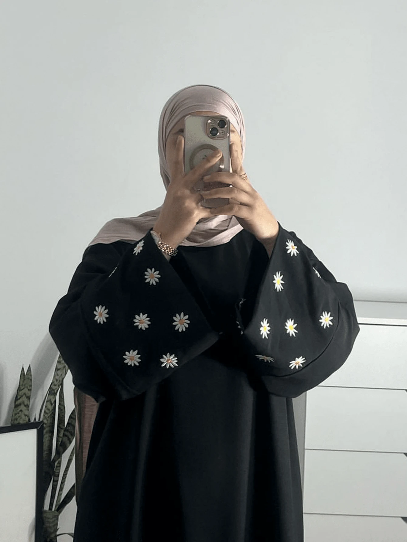 1pc Nida Fabric Single-Piece Women's Abaya With Embroidered Small Chrysanthemum Cuffs, Suitable For Spring, Summer And Autumn - Multicolor - View 1