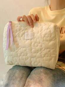 1 件白色绗缝云朵设计大容量便携式拉链化妆包，时尚休闲旅行洗漱用品收纳包，采用柔软尼龙材质和手柄