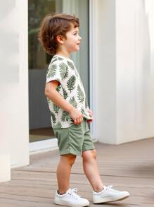 1 set T-shirt à manches courtes confortable avec imprimé feuille et short kaki pour enfants, adapté à l'été