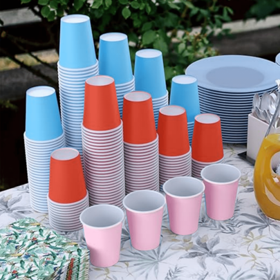 Pacote com 20 copos de papel de 9 oz, copos descartáveis para bebidas quentes/frias, água, café, suco, chá ou enxaguante bucal, copos de papel multicoloridos e espessos para cafés, bistrôs, escritórios, festas, negócios, eventos (branco, rosa, vermelho, azul)