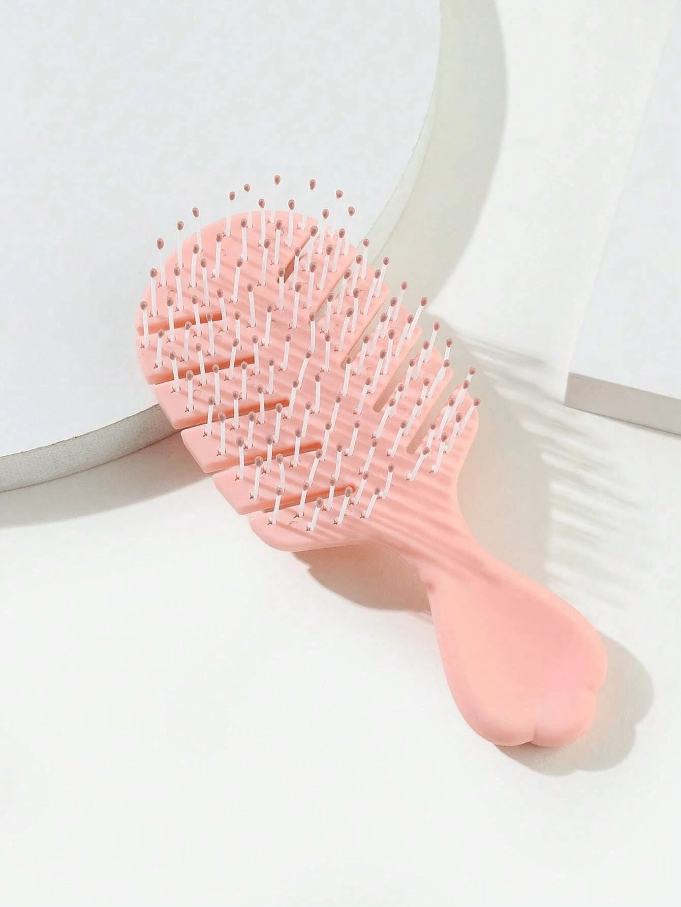 1支便携式防静电迷你按摩梳，旅行必备美发梳，适用于理发店、美容院等场所，是返校季、旅行度假的理想之选。这款梳子套装包含：梳子、发刷、边缘梳、梳头、梳子、解结梳、球形梳、迷你梳、梳子套装、木梳、梳子、背梳、造型梳、卷发梳、边缘梳、梳子、梳头、梳子套装、梳子、卷发梳、解结梳、女士梳子、头发、旅行、美发产品、美发工具、美发用品、理发师、理发师配件、理发店、美发设备等。 - 彩色 - 查看 1