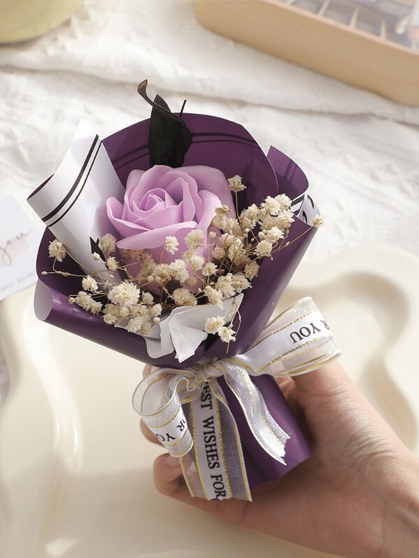 1 pieza Ramo de flores artificiales mini que incluye 1 pieza de rosa artificial, aliento de bebé y rosa, envuelto en papel, con jabón perfumado en forma de flor. Adecuado como regalo para el cumpleaños, aniversario, Día de la Madre, Día de San Valentín, obsequios de boda o decoración del hogar o escritorio para mamá, novia y amiga.