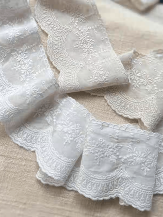 1 码带刺绣花朵蕾丝边，DIY 装饰配件