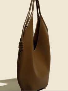 Bolsa tote grande e desleixada para axila, bolsa feminina de ombro grande com novo design de nicho para outono e inverno, estilo motociclista chique, personalizada, versátil para todas as estações