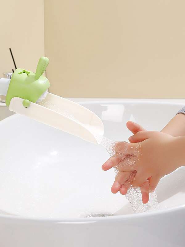 موسع صنبور ، يستخدم في المطابخ والحمامات والأدوات الصحية والأحواض وأيضًا لمنع تناثر المياه للأطفال