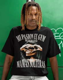 Playera Oversize Para Hombre Calacas Chidas "Mi pasión el gym, mi debilidad mamás solteras" Algodón - Negro - Ver 5