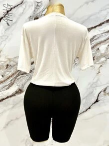 Conjunto Deportivo para Mujer de dos piezas con short ajustado y estampado letras blanco CALIFORNIA WEST COAST y top tipo oversize con cuello redondo y hombros caidos con manga corta con estampado grafico frontal CALIFORNIA WEST COAST, ideal para ejercicio, uso diario, calle, salida con amigos y mas. Casual, comodo y fresco para primavera y verano