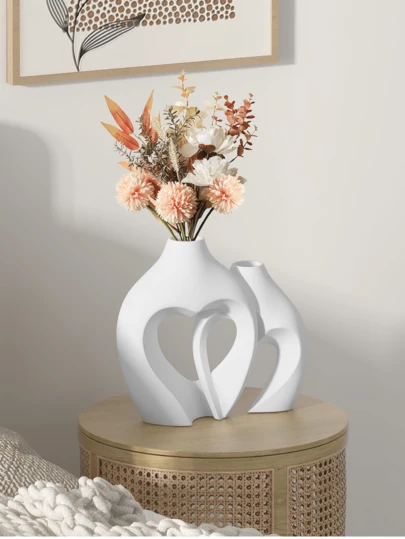 2件套情侣心形花瓶套装，花卉装饰花瓶，黑白大花瓶，陶瓷装饰花瓶，适用于房间、卧室、春季时尚树脂装饰、客厅装饰，是婚礼艺术装饰、母亲节礼物、家居装饰、返校用品的完美之选，玻璃花瓶