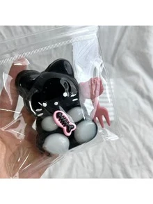 1 件黑色可爱猫吃鱼设计柔软的玩具，缓解压力，逼真的挤压玩具