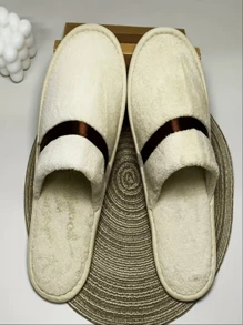 4pcs/Set Disposable Coral Fleece Slippers, Thickened, Anti-Slip EVA Sole, Random Color & Style, For Hotel, Travel, Guest, Party, Camping
