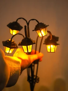 1pc Retro Lantern Decorative Light, Solar-Powered 6LED, Retro Street Lamp Shaped Decorative Light, Suitable For Garden Courtyard Decoration, Balcony Back Garden, Lawn Decorative Light, Outdoor Garden Path Decoration, Suitable For Halloween, Christmas And New Year Decorative Light