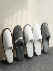 4pcs/Set Disposable Coral Fleece Slippers, Thickened, Anti-Slip EVA Sole, Random Color & Style, For Hotel, Travel, Guest, Party, Camping