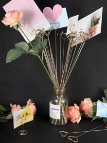 40 piezas - Soporte para tarjetas con forma de flor de metal, soporte para tarjetas de ramo de flores con forma de corazón, adecuado para decoración de ramos, decoración de stands de flores para bodas, soporte para tarjetas de fotos, decoración de stands de flores, bendición de fiestas, empaquetado de flores, banquetes, festivales, fiestas, bodas, cumpleaños, aniversarios, decoración de mesas, ceremonias de graduación del Día de la Madre, soporte multifuncional para ramos (con forma de corazón) - Dorado - Ver 5