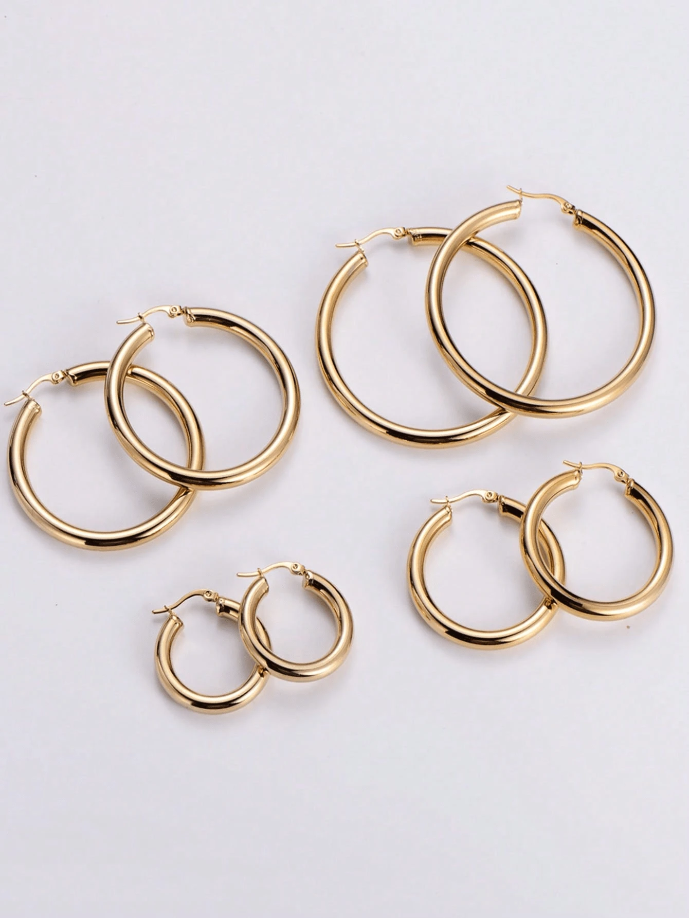 4 Paar Set modischer goldener runder Creolen aus Edelstahl