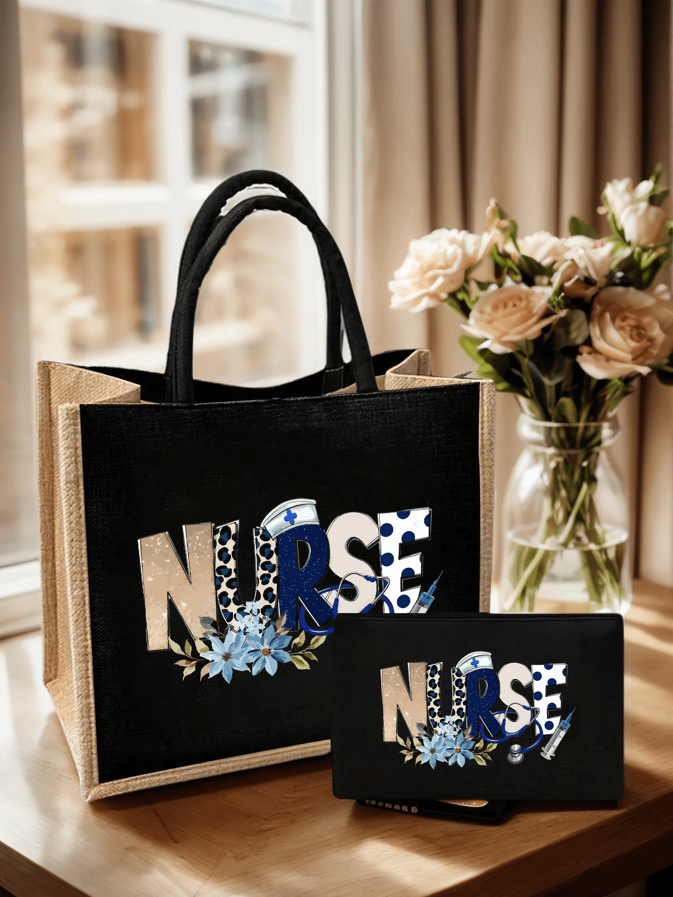 护士印花托特包，轻便购物袋，兼具便携旅行沙滩包和化妆包的功能，采用艺术字母和图案印花设计，适合女性日常使用，是一款便捷的购物袋。感谢老师的礼物，女士亚麻大容量手提包，手提包和化妆包套装，时尚亚麻托特包和化妆包 - 大容量，适合上班、上学或购物，姐妹、同事、朋友
