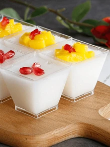 10/25/50/100/200 Piezas, 2 oz/60 ML Tazas de postre de plástico mini con cucharas, tazones pequeños cuadrados brillantes transparentes para pudin de plátano, para servir y probar aperitivos en fiestas de cumpleaños y bodas, dorado y transparente