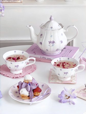 1 套紫色 Ditsy Floral Rabbit 陶瓷茶壶、杯碟餐具套装，法式别致 Ditsy Floral Rabbit 咖啡壶、杯碟餐具套装，适用于餐厅、客厅、咖啡厅返校