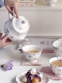 1 套紫色 Ditsy Floral Rabbit 陶瓷茶壶、杯碟餐具套装，法式别致 Ditsy Floral Rabbit 咖啡壶、杯碟餐具套装，适用于餐厅、客厅、咖啡厅返校