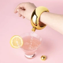 1 pulsera con botella de vino oculta portátil de 3.5 Oz/100ml de acero inoxidable, regalo para boda, dama de honor, cumpleaños, despedida de soltera, fiesta de San Patricio, joyería de muñeca para damas, equipo de bar para camping - Multicolor - Ver 9