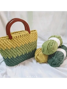 300g/90m 100% Fil de t-shirt en polyester, tissu élastique pour les chemises au crochet, fil de tissage épais fait main, utilisé pour le crochetage de sacs/paniers/tapis, la décoration d'intérieur, les artisanat fait main (les produits de crochet finis doivent être faits à la main)