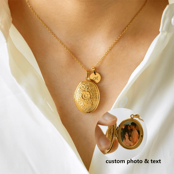 Custom Vintage Locket Necklace With Photo, Memorial Photo Locket, Photo Necklace With Letter Charm , Wedding Gift, Christmas GIft, Mom Gift, Graduation Season Gifts, Teachers' Day, Gifts For Good Friends, Best Friends, Beautiful Memories, Sincere Blessings For Good Friends, Gifts For Good Friends, Happy Birthdays, Anniversaries, Souvenirs For Boyfriends/Girlfriends, Festival Gifts For Dads/Moms, Mother's Day, Father's Day