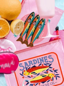 Cuatro tipos de bolsas de cosméticos impermeables impresas con latas de pescado, incluidas bolsas de cosméticos para la playa de verano, bolsas para aperitivos, bolsas de almacenamiento de productos de belleza, bolsas de almacenamiento de cargadores, bolsas de almacenamiento de esmalte de uñas y bolsas de cosméticos aptas para gran capacidad, moda, estilo simple