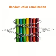 1 pièce Perchoir en bois durable pour perroquet avec balançoire, jouet avec perles colorées, clochettes, chaîne métallique et attache, accessoires de cage à oiseaux pour cacatoès et perroquets, combinaison de couleurs aléatoires