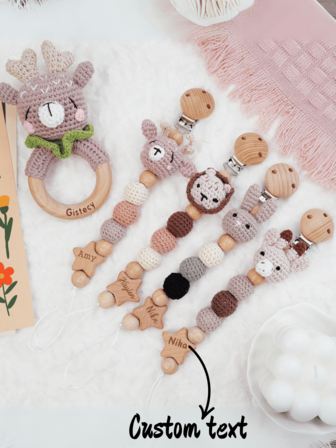 1pc Customized Name/Text/Alphabet Silicone & Wood Charm, Adopting Animal Head Design. It Is A DIY Accessory For Bags, Backpacks And Travel Bags, And Can Also Be Used As A Keychain, Pendant And Beaded Animal Decoration. It Also Has An Anti-Loss Function And Is A Lovely Gift. It Is , Suitable For Autumn And Winter, And Can Shine Brightly During Festivals.,Back To School Fashion