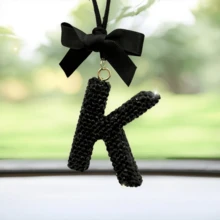 Decoração Pendente com Letra Brilhante com Detalhes de Laço, Acessório Decorativo de Letra Inglesa da Moda para Espelho Retrovisor, Seu Pendente Exclusivo