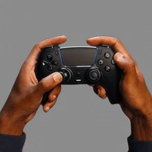 PlayStation PS5 DualSense 无线控制器 - 沉浸式触觉反馈、未来主义设计、兼容 PC 和 PS5 - Premier Gaming Gear - 黑色 - 查看 11