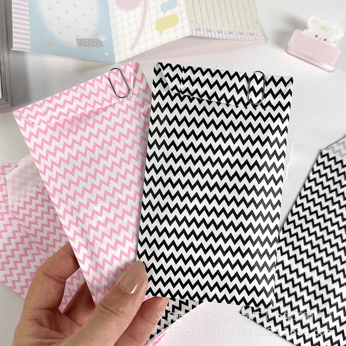 100 个 3.1x5.1 英寸波浪纸袋礼品袋，DIY 创意礼品包装纸袋，派对包装袋，牛皮纸购物婚礼生日派对礼品袋。 - 彩色 - 查看 1