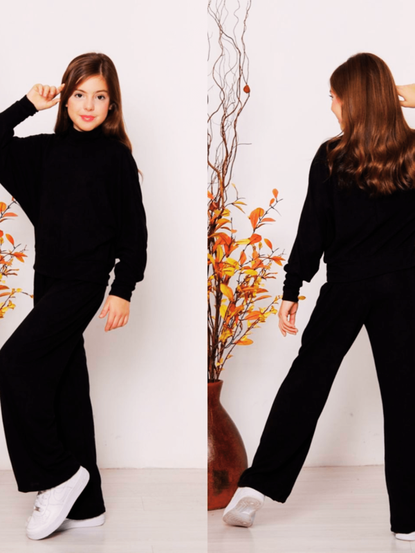 Conjunto de Lã Infantil Feminino Inverno 2025 – Roupa Quentinha para Meninas de 10 a 16 Anos – Conjunto Inverno Menina em Lã Estilosa – Look Fashion e Confortável – Ideal para Dias Frios – Roupa de Frio Infantil Feminina – Blusa e Calça em Lã com Acabamento Premium – Conjunto Menina Inverno com Estilo – Moda Infantil Feminina Inverno – Disponível nas Cores Preto, Rosa Pink e Cinza – Conjunto Teen Menina Quentinho – Perfeito para Escola, Passeios e Festas – Conjunto Adolescente Feminino Estiloso – Roupa de Inverno Menina Elegante e Aconchegante – Kit Roupa Lã Feminina Juvenil – Conjunto Infantil Feminino com Lã Macia – Roupas Quentes para Meninas Modernas – Look Completo Menina Inverno – Conjunto Feminino Teen com Estilo e Conforto – Roupa Infantil com Lã Aconchegante de Alta Qualidade – Moda Frio Infantojuvenil Estilosa e Moderna – Ótima Opção de Presente para o Natal, Viagens ou Ensaios Fotográficos de Inverno.