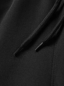 1条男士时尚户外运动裤，独特侧边印花装饰，实用拉链口袋，舒适弹力设计，支持动态运动。适合户外活动、旅行、健身、日常穿着、外出、居家和外出就餐。