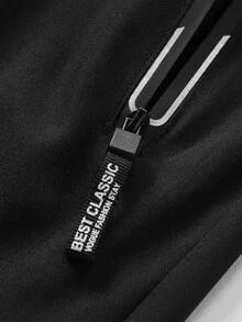 1条男士时尚户外运动裤，独特侧边印花装饰，实用拉链口袋，舒适弹力设计，支持动态运动。适合户外活动、旅行、健身、日常穿着、外出、居家和外出就餐。