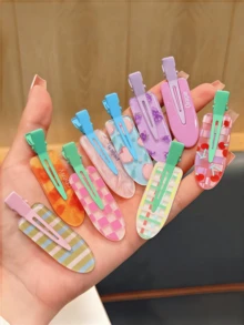 6个女士夏季多巴胺色水果发夹，颜色随机，无痕，可用于夹刘海、鬓角，为您的造型增添个性化元素，适合日常使用、化妆、摄影和通勤，设计时尚、优雅、简约。纯色发夹，塑料材质。无论是休闲日、派对、通勤、度假、夏季造型，还是其他场合，这款发夹都是您的理想之选。它适用于各种发饰、美发工具、卷发配饰、秋季、女士配饰、美发用品等。 - 彩色 - 查看 2